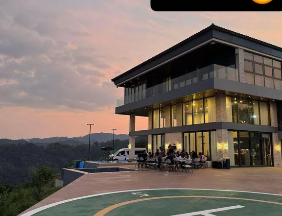 Luxury house and lot