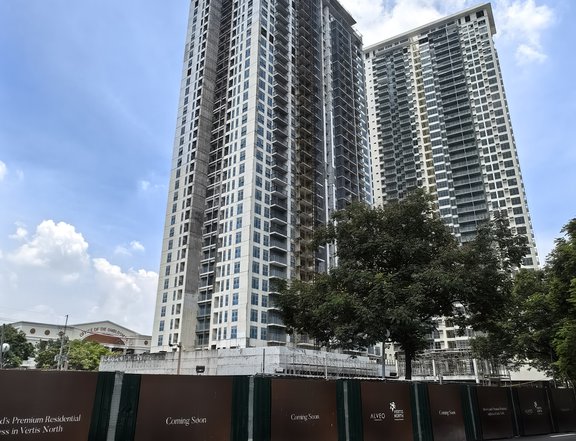 3 Bedroom Condo For Sale in Vertis North