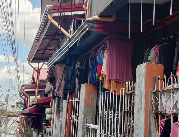Foreclosed 5-bedroom Duplex House For Sale in Caloocan