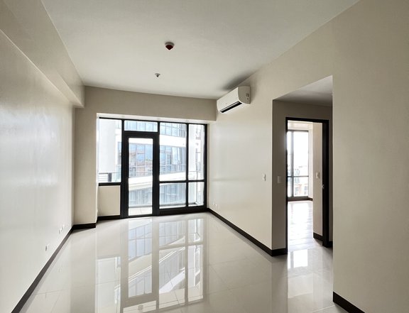 1 bedroom with balcony for sale ready for occupancy in Mckinley hill
