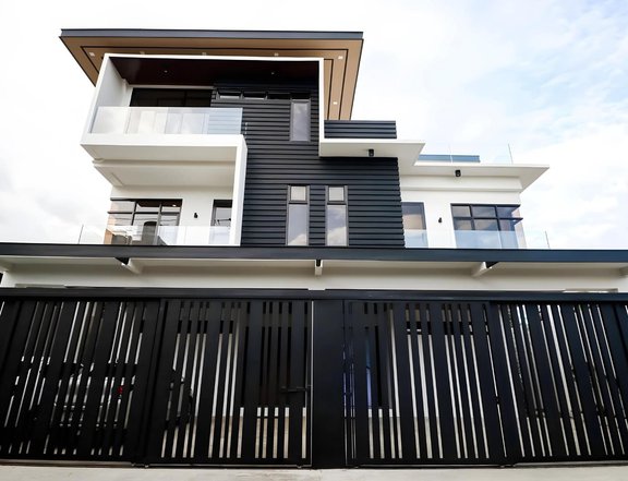 4-bedroom Duplex / Twin House For Sale in Cebu City Cebu
