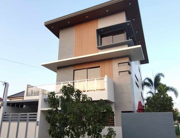 Pre-Owned 4-bedroom Single Detached House For Sale in Angeles Pampanga