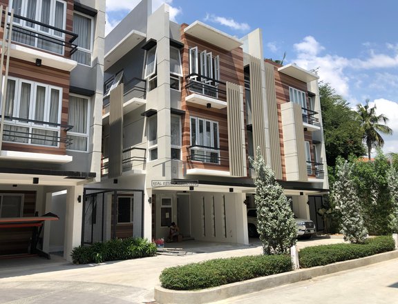 3 BEDROOMS TOWNHOUSE IN TANDANG SORA NEAR CONGRESSIONAL QUEZON CITY