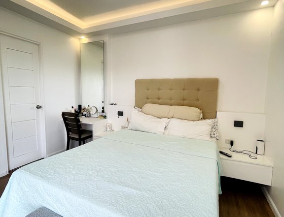 PENTHOUSE 2BR UNIT BI-LEVEL IN BGC