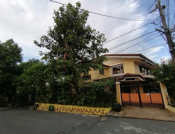 5-bedroom Single Detached House For Sale in Las Pinas Metro Manila