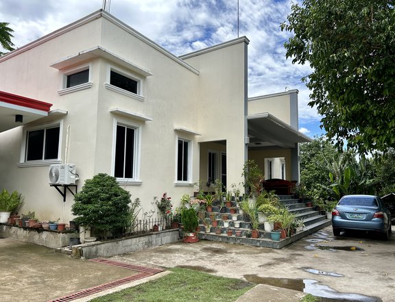 6-bedroom Single Detached House For Sale in Dumaguete Negros Oriental