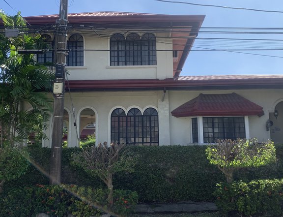 House for sale in Tahanan Village BF Homes Paranaque