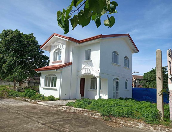 4-bedroom Single Attached House For Sale in Mactan Lapu-Lapu Cebu