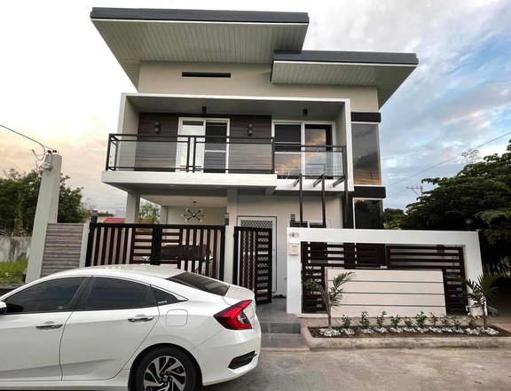 4-bedroom Single Detached House For Sale in Angeles Pampanga