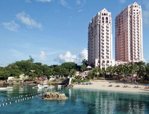 High-End 3 Bedroom Bi-Level Penthouse with Direct Seaview in Mactan