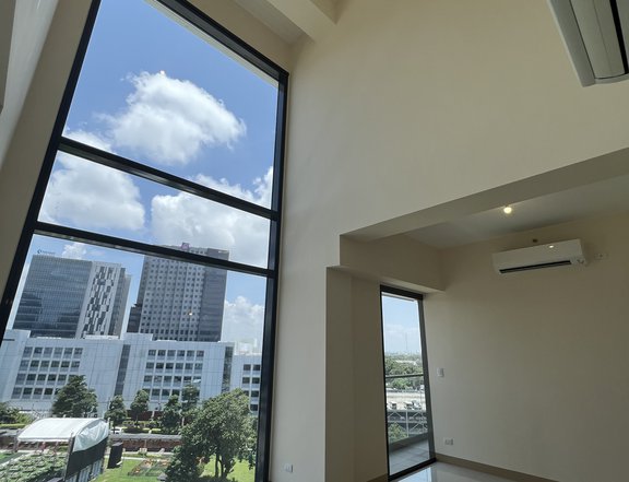 For Sale 3 Bedroom High End Rent to Own Condo in Albany near BGC