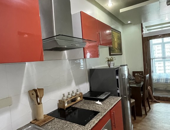 Pre-owned 30sqm unit 1br, Res. Condo for sale in Makati near Iacademy, cashand carry,near Police st