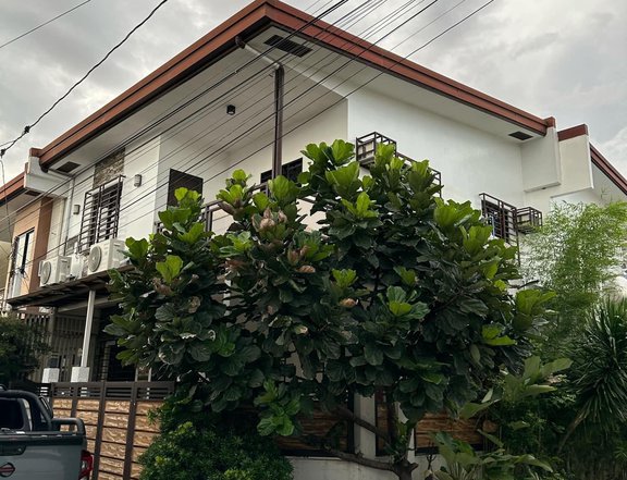 Rush for sale house and lot Multinational Paranaque near Airport And BGC