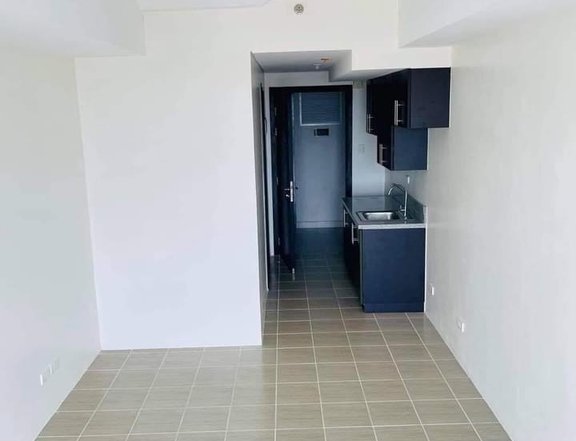 PET FRIENDLY Condo near BGC/TIENDESITAS Rent to Own 15,000 Monthly 30months to Pay