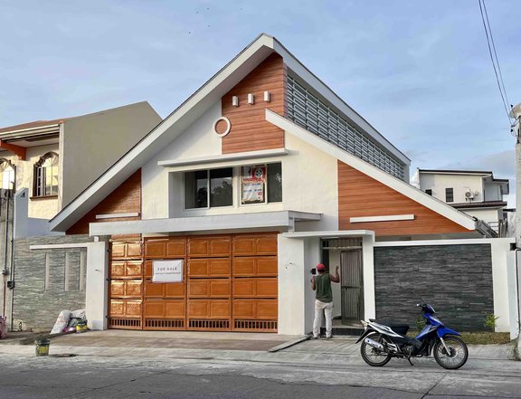 6-bedroom Single Attached w/ Swimming Pool For Sale in Las Pinas
