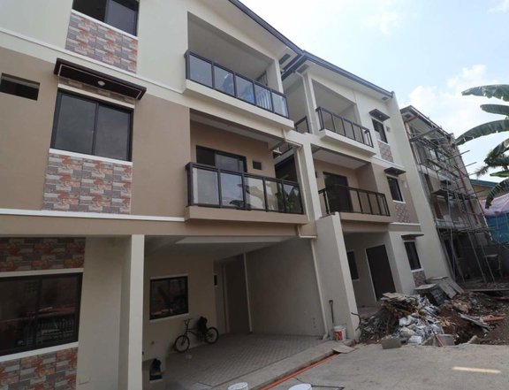 Pre-Selling 3 Storey Townhouse in West Fairview PH2709