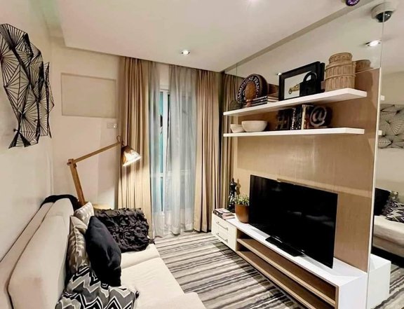 400k DOWNPAYMENT LIPAT AGAD Rent to Own PET FRIENDLY Condo Accessible to BGC TAGUIG