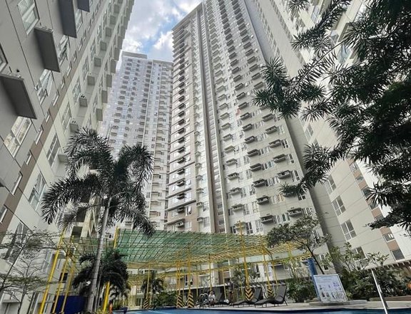 300k DOWN PAYMENT LIPAT AGAD - Rent to Own RFO Condo Accessible to BGC!