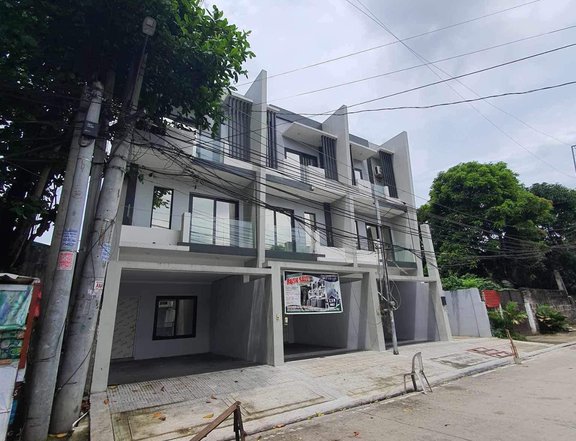 3bedroom Townhouse for Sale in UP Village, Quezon City