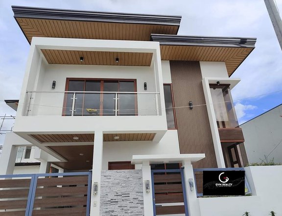 4-bedroom Single Detached House For Sale in Greenwoods Executive Vill