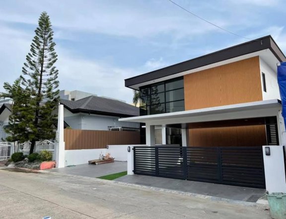 For Sale: Modern House and Lot in BF Homes Paranaque City