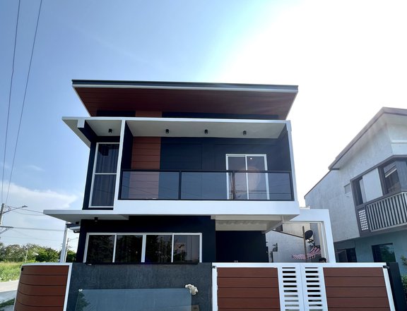 Moden Design Brand New House and Lot