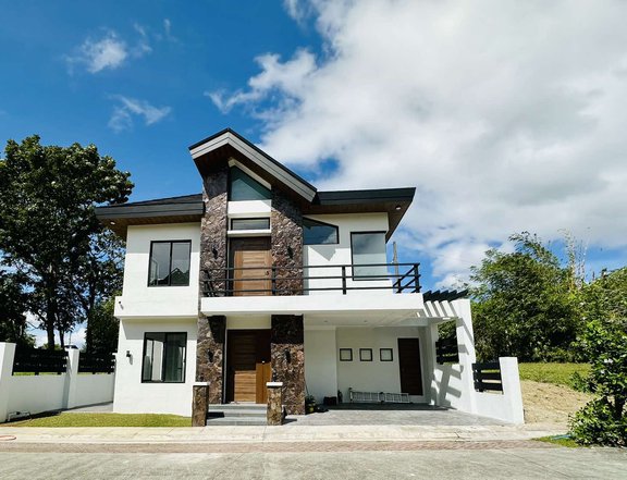 4-bedroom Single Detached House For Sale Pramana Res. Park in Santa Rosa Laguna