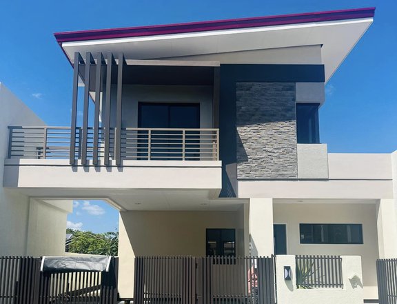 4 bedroom Single Attached House and Lot in Grand Parkplace Imus Cavite