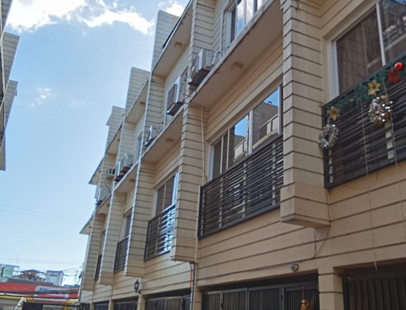 3bedroom Townhouse with Roofdeck for sale in Mandaluyong City