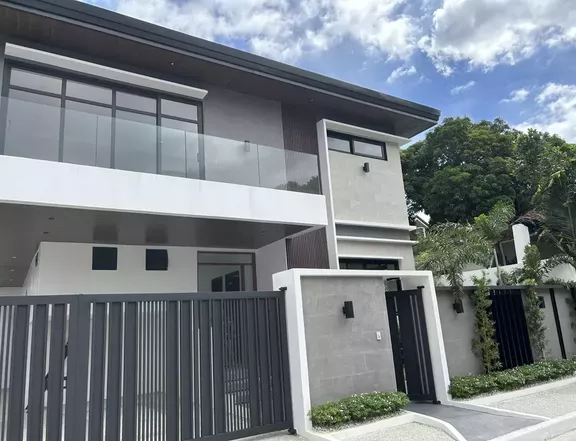 Ready For Occupancy 5-bedroom Single Detached House For Sale in Tahanan Village BF Homes, Paranaque