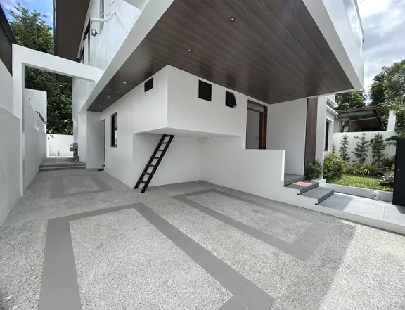 Sprawling 5-Bedroom Single Detached Home in Tahanan Village, Paranaque
