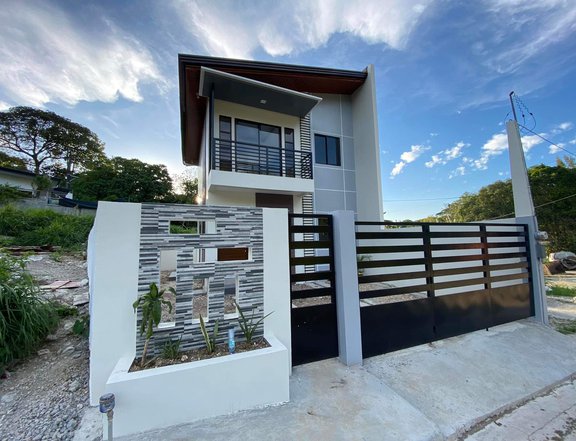 RFO Modern Home with 3BR For Sale in Antipolo City near Robinsons Mall
