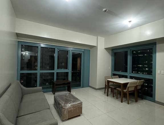 For sale 2 Bedroom Rent to Own Condo in One Uptown BGC facing Uptown Mall