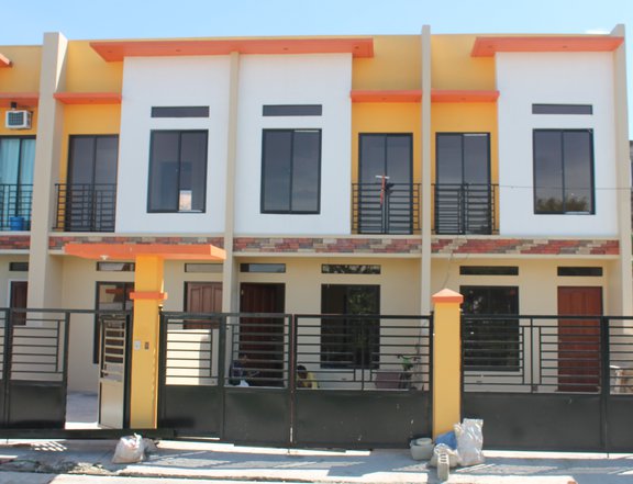2-bedroom Townhouse For Sale in Pulang Lupa Las Pinas