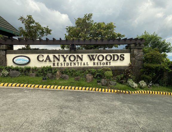 Townhouse in Lemery Batangas near Tagaytay "Canyon Woods Village"