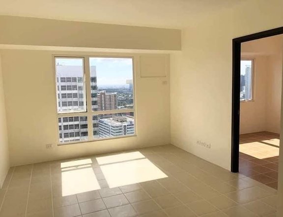 Rush Sale Rent to Own 2 Bedroom in Pioneer Woodlands Mandaluyong near BONI MRT SM MEGA MALL, EDSA