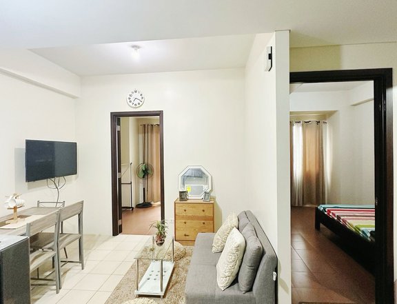 40.00 sqm 2-bedroom Condo For Sale in Pioneer Mandaluyong Metro Manila