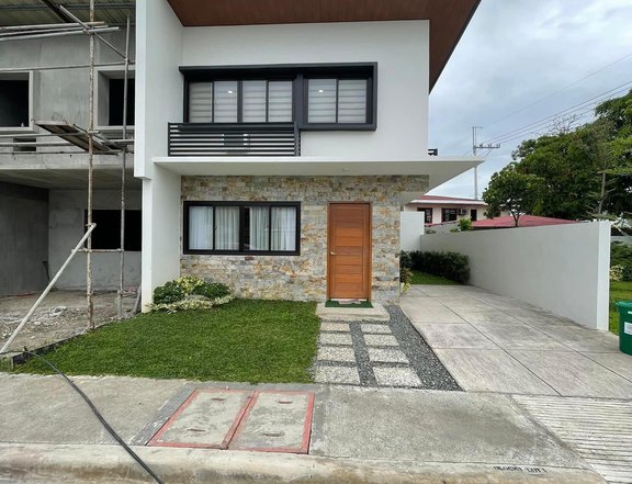 Privado Homes Townhouse For Sale in Binan Laguna