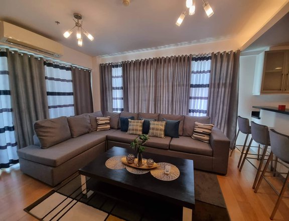 For Rent : Park Point Residences Corner 1BR with Balcony and Parking