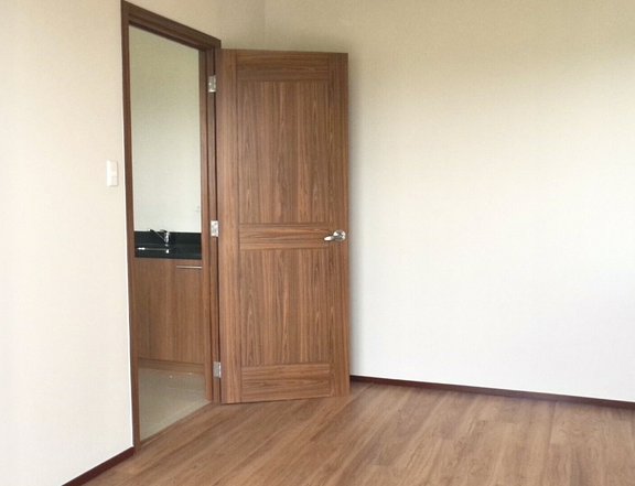 BEST DEAL! PRICE DROPPED! 1 Bedroom Unit For Sale in Circulo Verde!