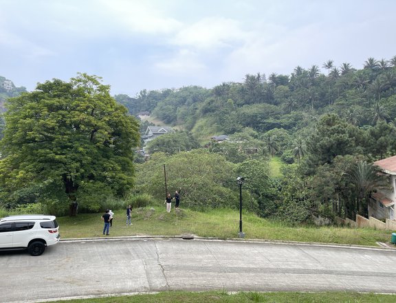 Investment  prime lot at Crosswind Tagaytay