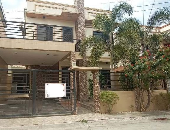 Pre-Owned 5-bedroom Single Detached House For Sale in Angeles Pampanga