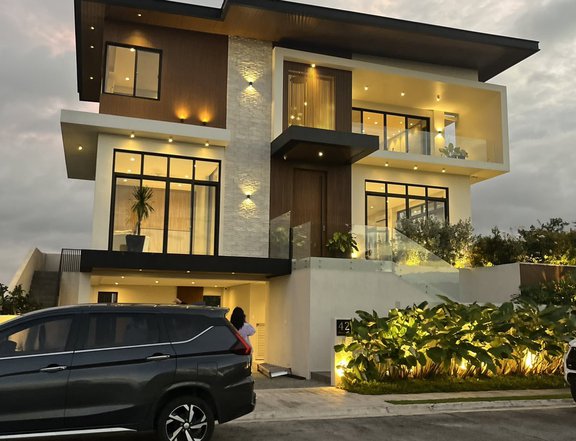 BRAND NEW MODERN TRI LEVEL HOUSE FOR SALE