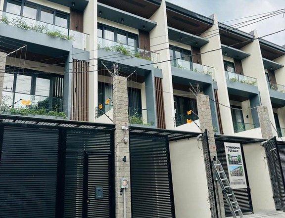 5-bedroom Townhouse For Sale in Mandaluyong