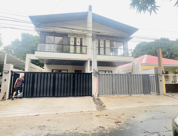 4-bedroom Duplex / Twin House For Sale in Paranaque Metro Manila