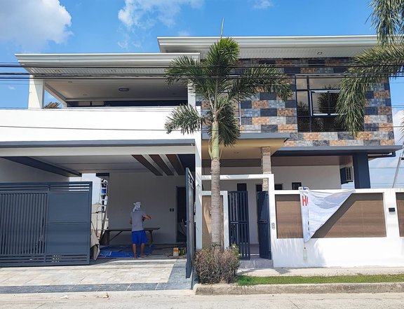 5-bedroom Single Detached House For Sale in Angeles Pampanga