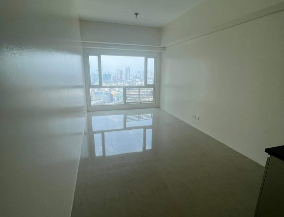Unfurnished Penthouse Studio For Rent in Beacon Makati