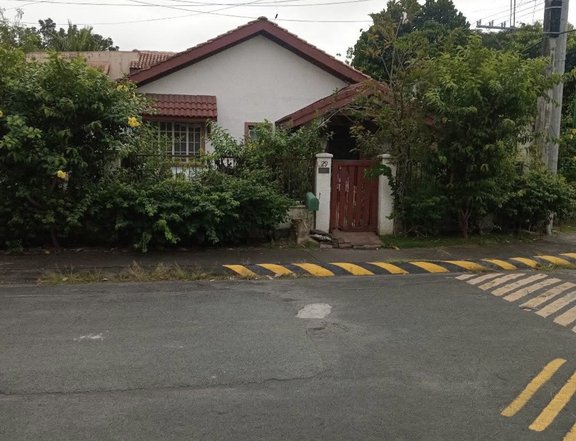 3-Bedrooms Bungalow Corner House For Sale Ayala Alabang