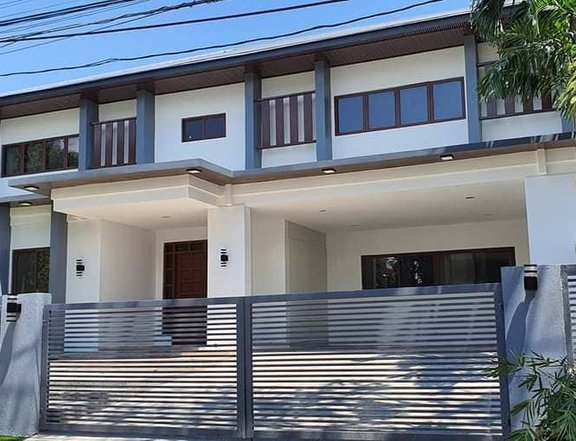 5- Bedrooms 2Storey House For Rent Ayala Alabang