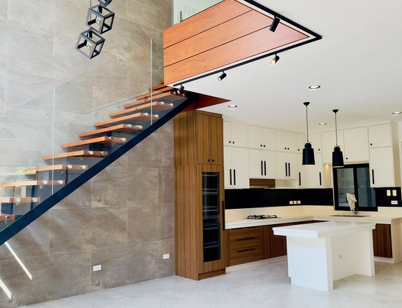 Modern Corner House in Greenwoods Executive Village